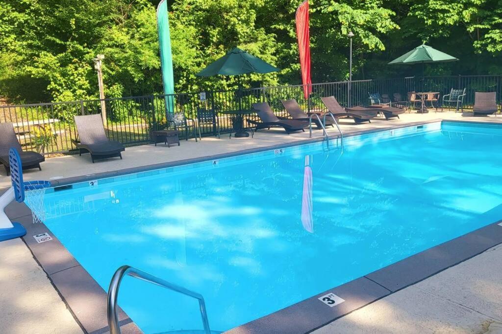Luxe Retreat - June Sale! - Easy Drive - Xl Swim Spa - Award Winning! Sevierville Exterior foto