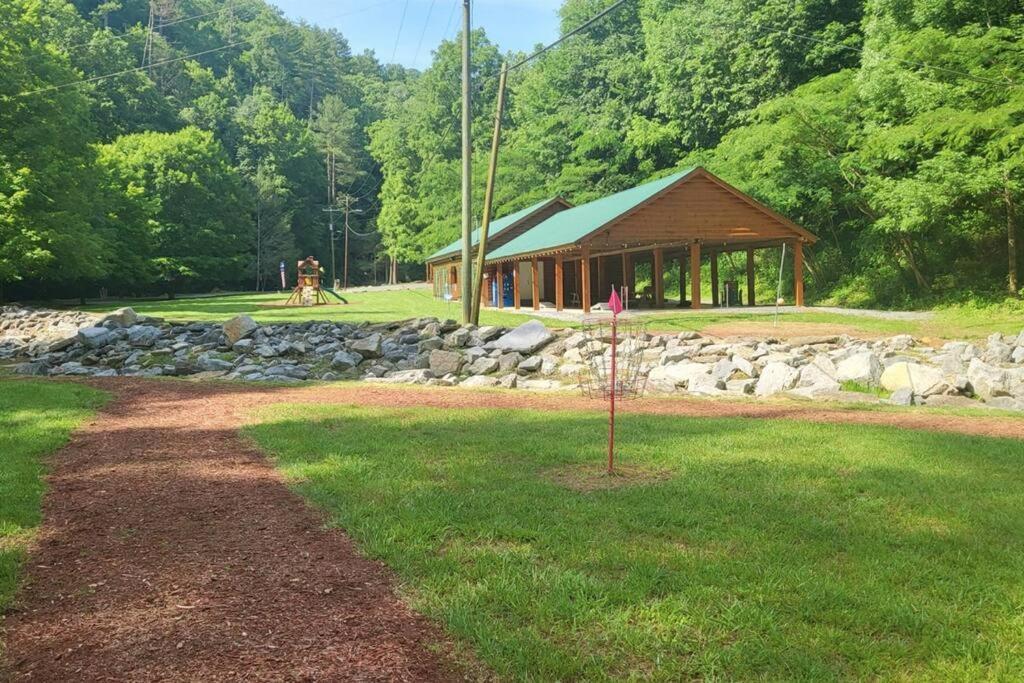 Luxe Retreat - June Sale! - Easy Drive - Xl Swim Spa - Award Winning! Sevierville Exterior foto